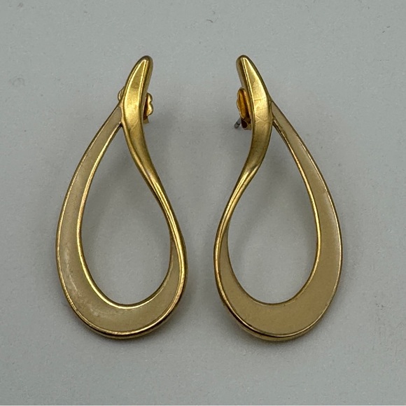 Jewelry - Gold Tone Sculptural Teardrop Earrings 1.5” Modern Minimalist Style